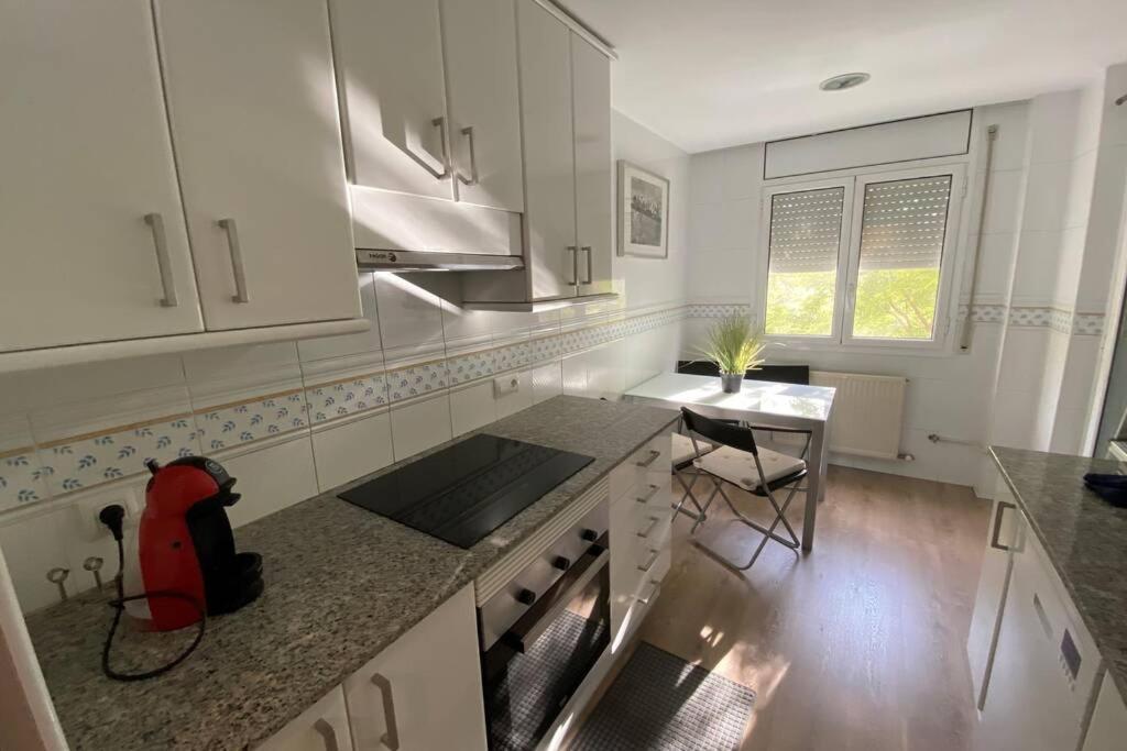 Apartamento Completo Muy Cerca Del Centro Ideal Para Familias Con Piscina Фігерас Екстер'єр фото