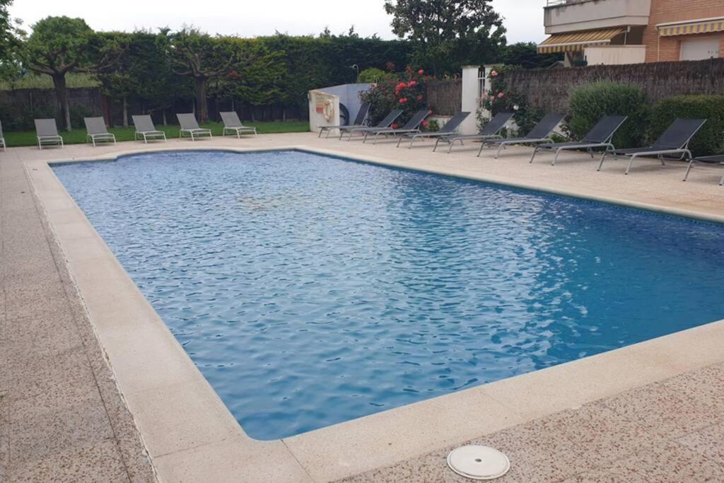 Apartamento Completo Muy Cerca Del Centro Ideal Para Familias Con Piscina Фігерас Екстер'єр фото