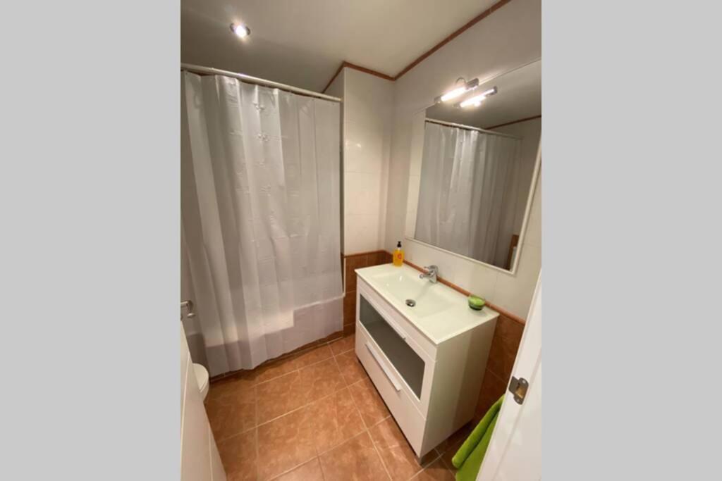 Apartamento Completo Muy Cerca Del Centro Ideal Para Familias Con Piscina Фігерас Екстер'єр фото