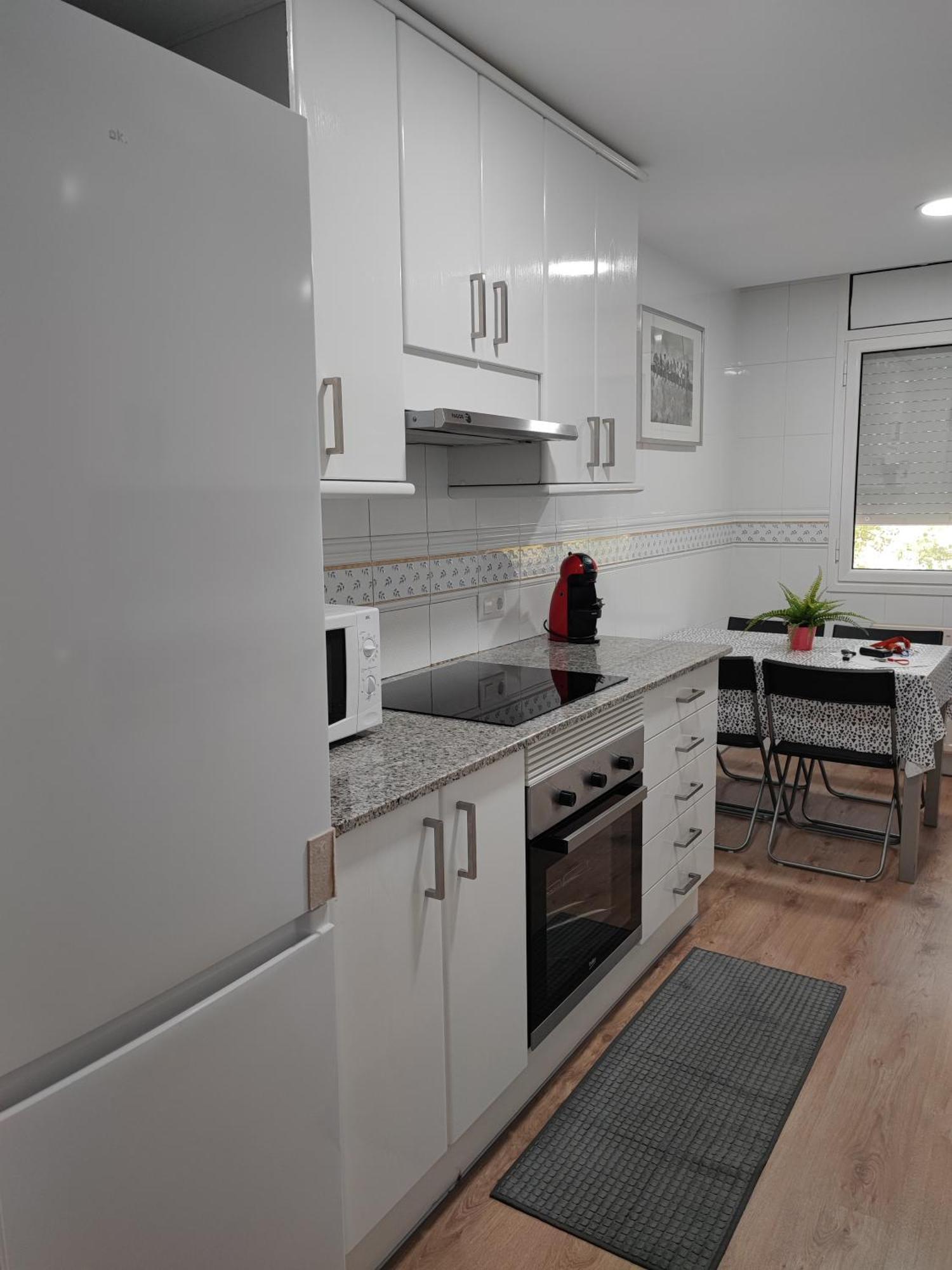Apartamento Completo Muy Cerca Del Centro Ideal Para Familias Con Piscina Фігерас Екстер'єр фото