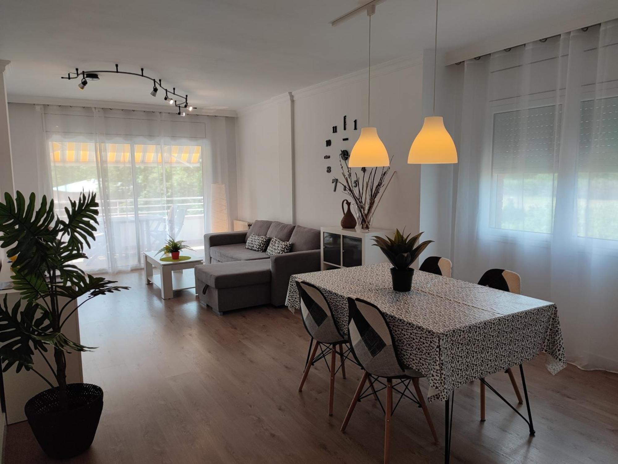 Apartamento Completo Muy Cerca Del Centro Ideal Para Familias Con Piscina Фігерас Екстер'єр фото